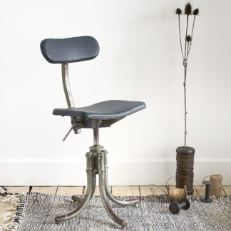 chaise industrielle pivotante atelier biennaise