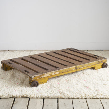 Ancien chariot industriel. table basse
