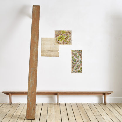 bancs d'école en bois ancien patine rose