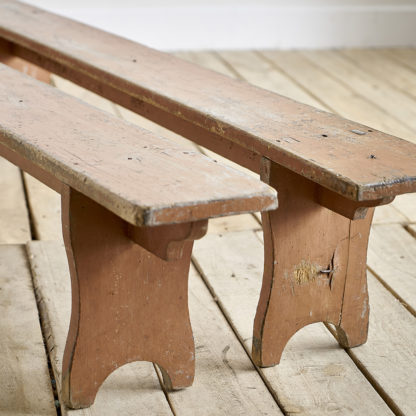 bancs d'école en bois ancien patine rose