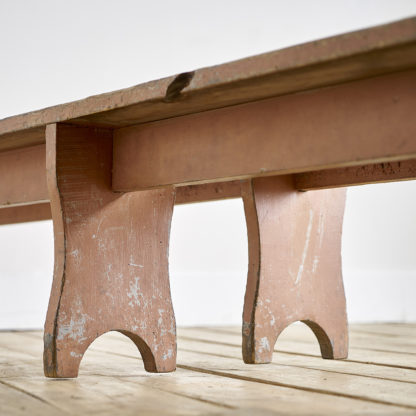 bancs d'école en bois ancien patine rose