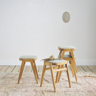 4 tabourets anglais des années 50' du fabricant 'E.A Clare and Son'.