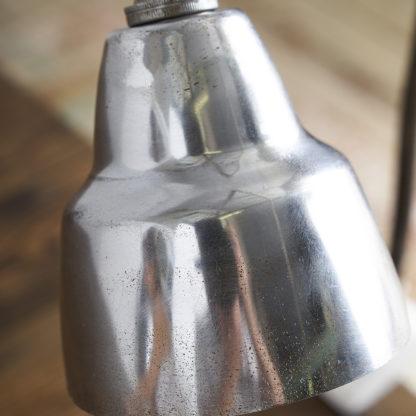 Ancienne lampe d'atelier à étau.