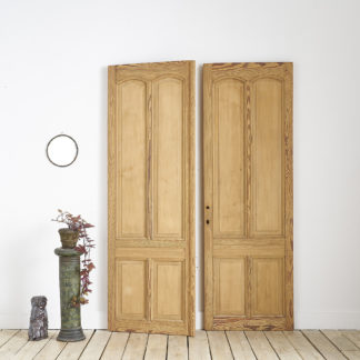 portes cloisonnantes en bois de pitchpin.