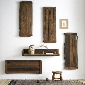 Planches décoratives et étagère primitive