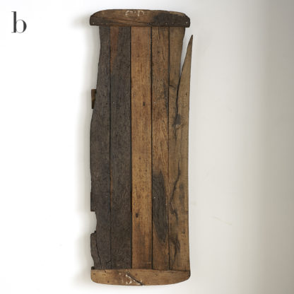 Planches décoratives et étagère primitive