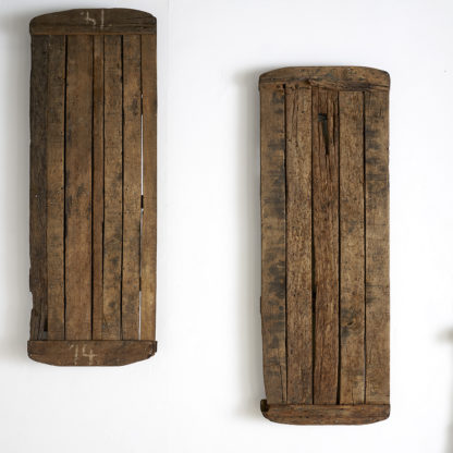 Planches décoratives et étagère primitive