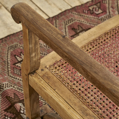 Ancien fauteuil roulant en bois du 19ème siècle