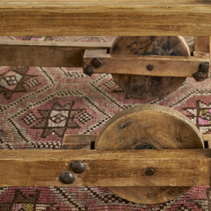 Ancien fauteuil roulant en bois du 19ème siècle