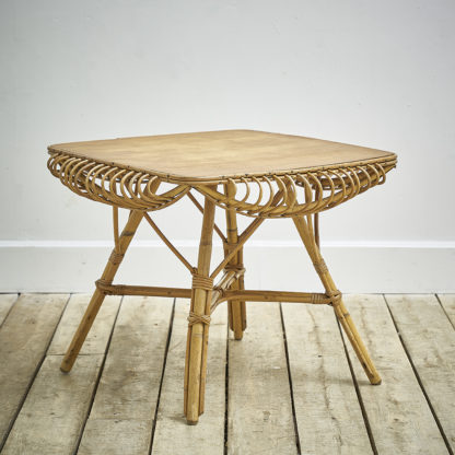 Table basse en rotin
