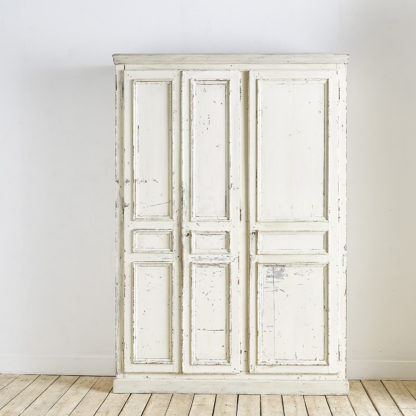 Ancienne grande armoire en bois début XXème.