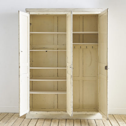 Ancienne grande armoire en bois début XXème.
