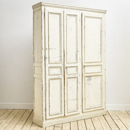 Ancienne grande armoire en bois début XXème.