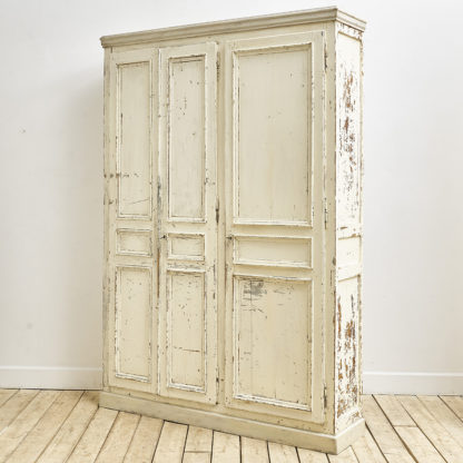 Ancienne grande armoire en bois début XXème.