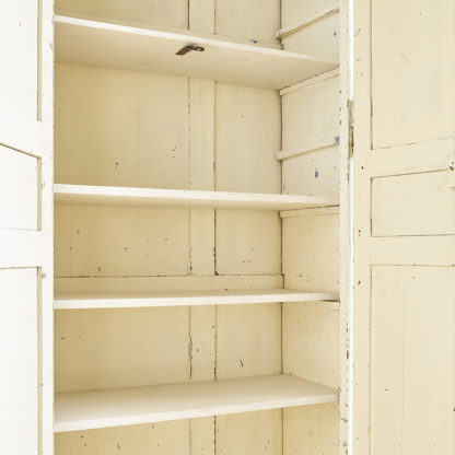 Ancienne grande armoire en bois début XXème.