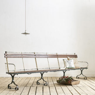 Long banc en métal