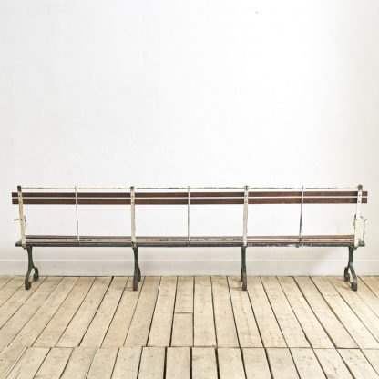 Long banc en métal