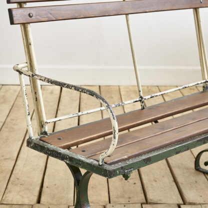 Long banc en métal