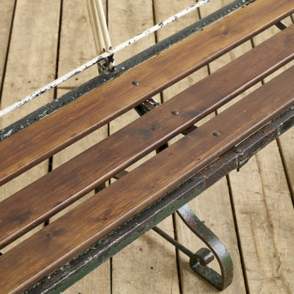 Long banc en métal