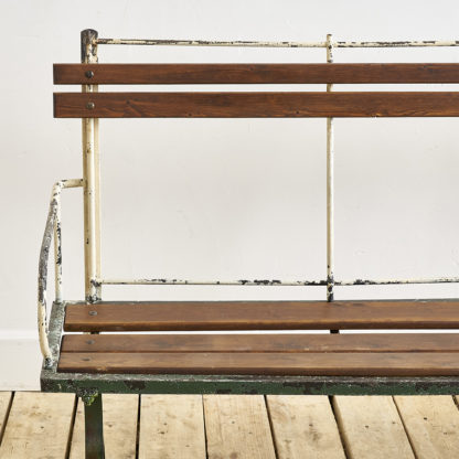 Long banc en métal