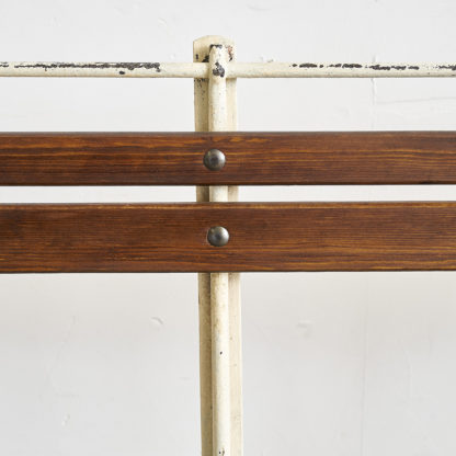 Long banc en métal
