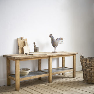 Ancien table de travail provenant d’un boucherie. meuble métier