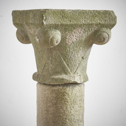 Grand aigle en béton