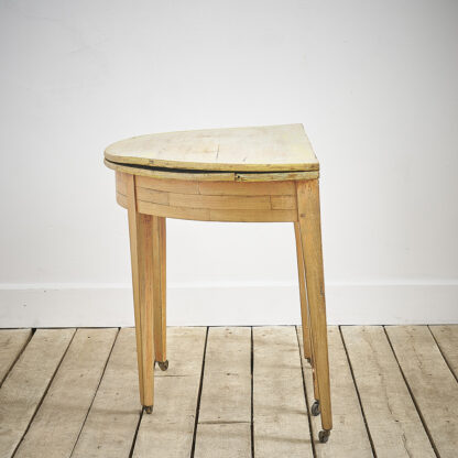 Table demi-lune