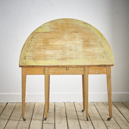 Table demi-lune