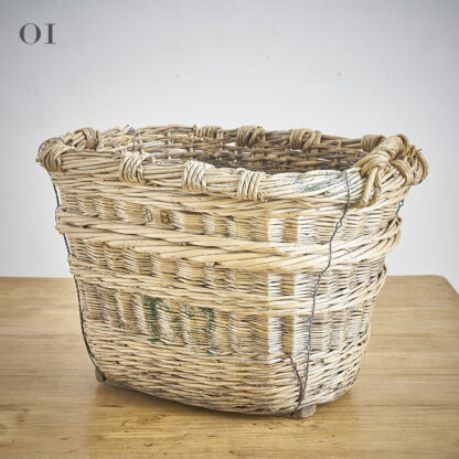 grand panier en osier.