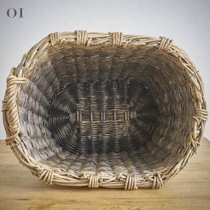 grand panier en osier.