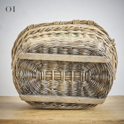grand panier en osier.