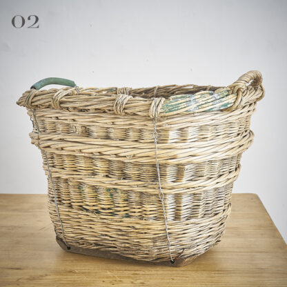 grand panier en osier.