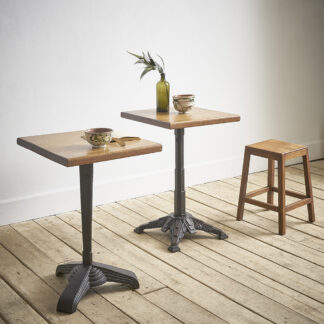 tables de bistrot Louis Vuitton art deco