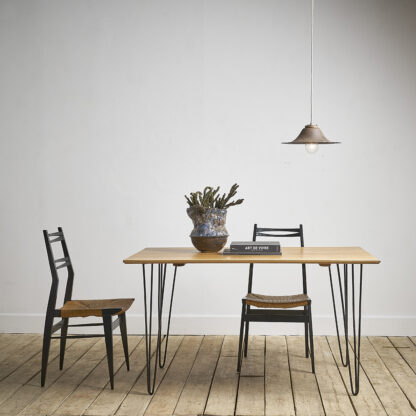 Piètement filaire en métal, table bureau