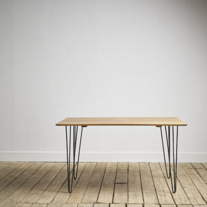Piètement filaire en métal, table bureau