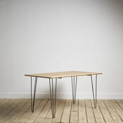 Piètement filaire en métal, table bureau