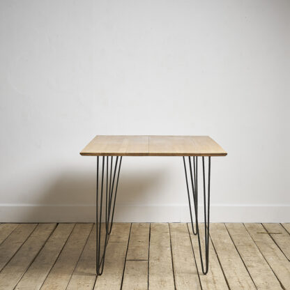 Piètement filaire en métal, table bureau