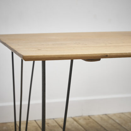 Piètement filaire en métal, table bureau