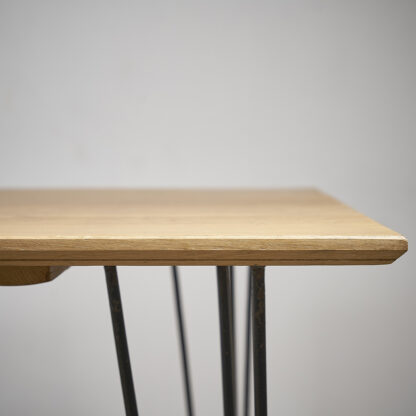 Piètement filaire en métal, table bureau