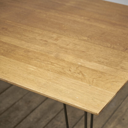 Piètement filaire en métal, table bureau