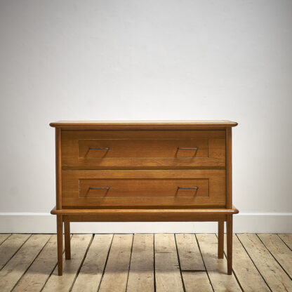 Jolie commode des années 60 chêne
