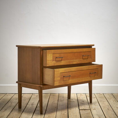 Jolie commode des années 60 chêne