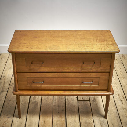 Jolie commode des années 60 chêne