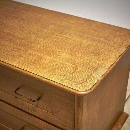 Jolie commode des années 60 chêne