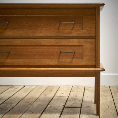 Jolie commode des années 60 chêne