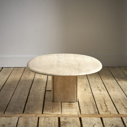 table basse Ligne Roset en travertin.