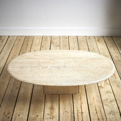 table basse Ligne Roset en travertin.