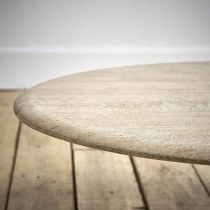 table basse Ligne Roset en travertin.