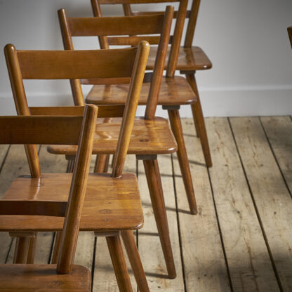 Chaises dessinées par Adolf Gustaf Schneck, de la fabrique allemande « Metzendorf »